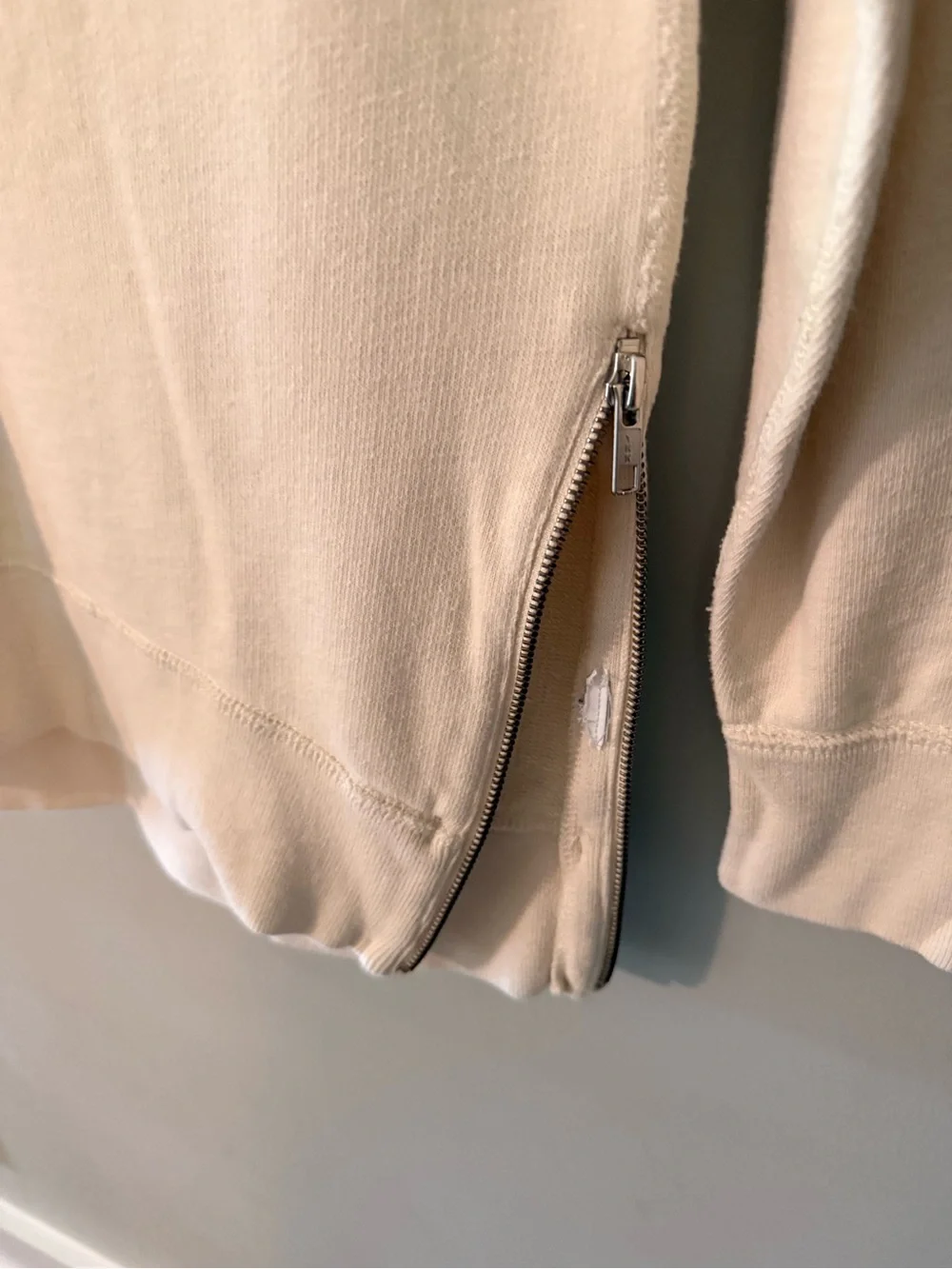 J crew cream crew neck sweatshirt. Cream color. Size xxs. Zippers on side